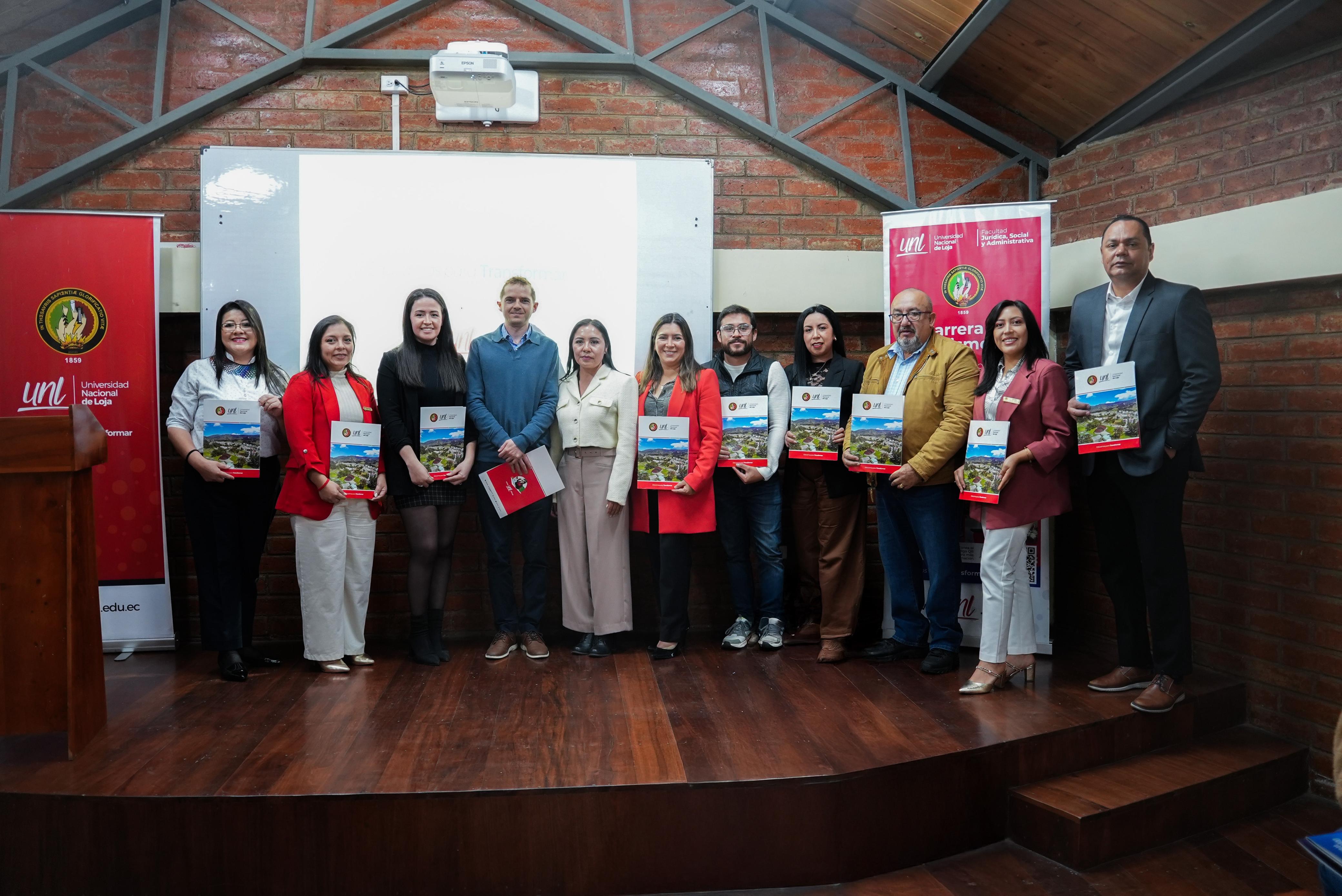 Fotografía de invitados y autoridades que asistieron al evento del proyecto Mi Hotel Sostenible.