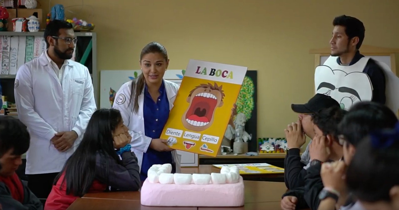 Carrera de Odontología promociona y previene salud bucal en niños con discapacidad