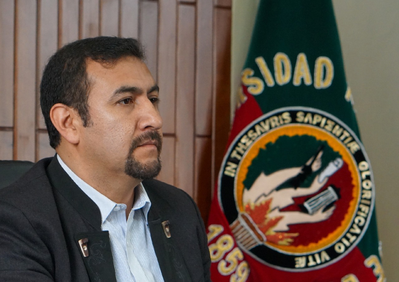 Nikolay Aguirre informa a la comunidad lojana sobre el inicio de clases, recorte presupuestario y proyecto con GADs