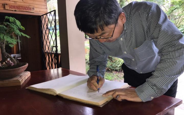 Agregado de Cultural de la Embajada de China en Ecuador, visita la UNL 