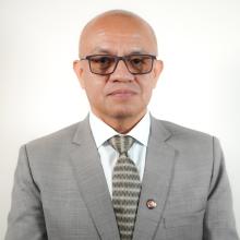 Decano Byron Serrano