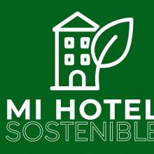Logotipo de "Mi Hotel Sostenible", compuesto por el diseño lineal de un edificio y una hoja sobre fondo verde.