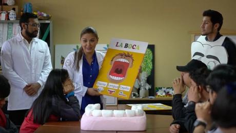 Carrera de Odontología promociona y previene salud bucal en niños con discapacidad