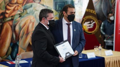 Medicina y Odontología de la UNL acreditadas por el CACES